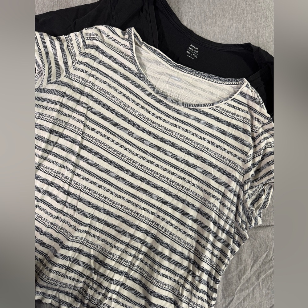 Old Navy 2 Relaxed Tee Lot
